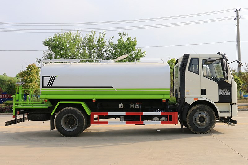 國(guó)六解放13噸灑水車