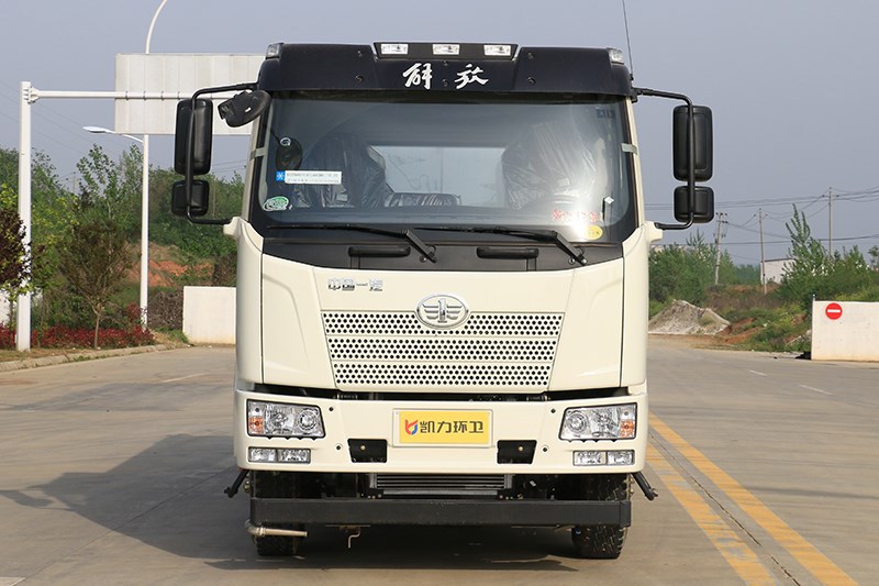 國(guó)六解放13噸灑水車