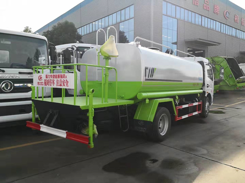 國(guó)六東風(fēng)凱普特五方灑水車