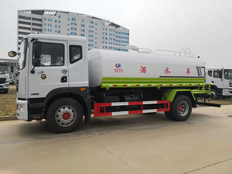 國(guó)六東風(fēng)大多利卡D9 15方灑水車