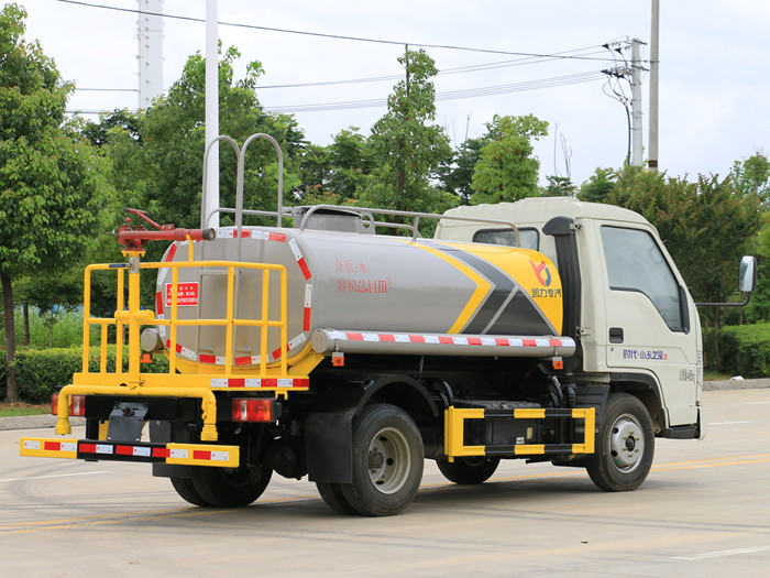 國六福田三方灑水車