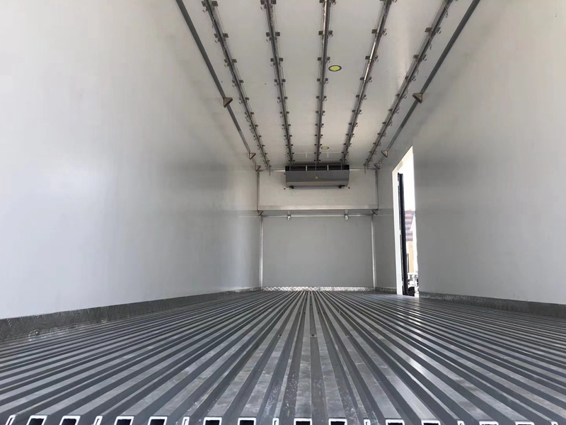 解放JH6國(guó)六前四后八冷藏車(chē)