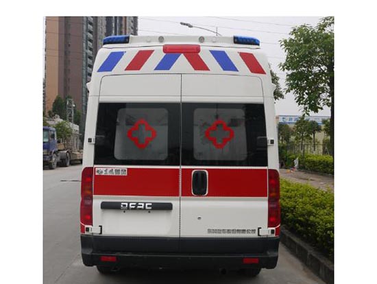 東風(fēng)御風(fēng)短軸救護(hù)車